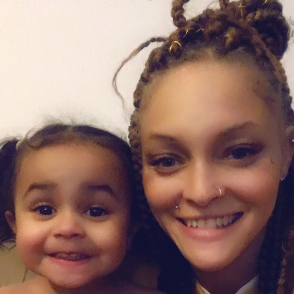 Meet your Posher, Simona